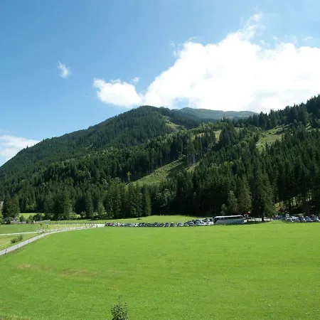 Domek alpejski In *